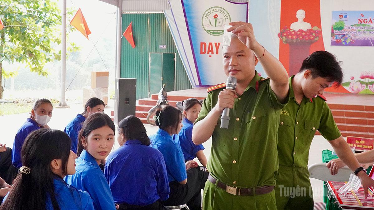 Giáo dục pháp luật và an toàn giao thông cho học sinh: Góc nhìn từ Xe điện Minh Anh